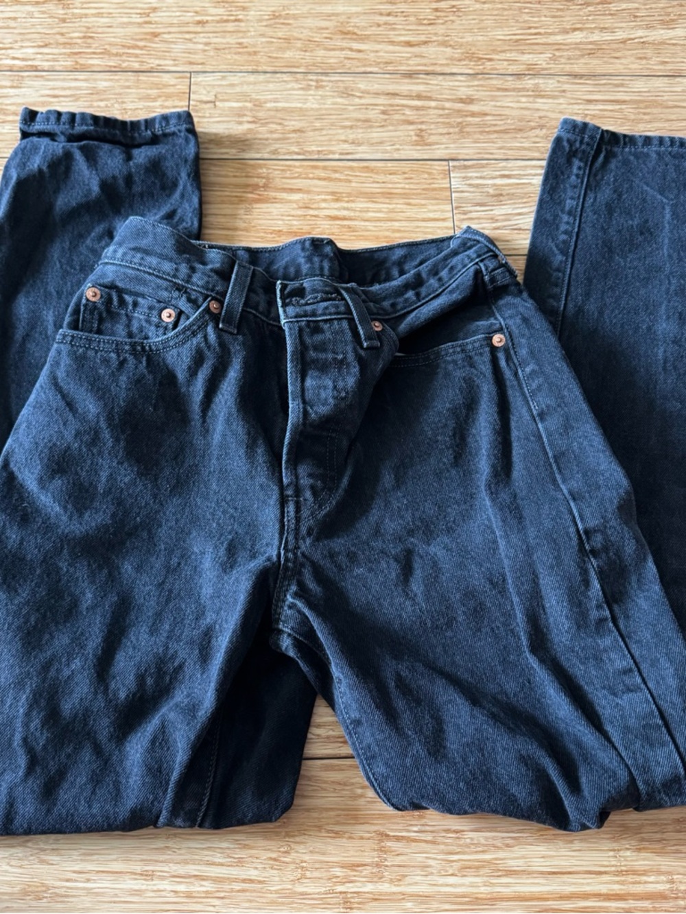 Levi 501 Women’s Black Jeans size 25
